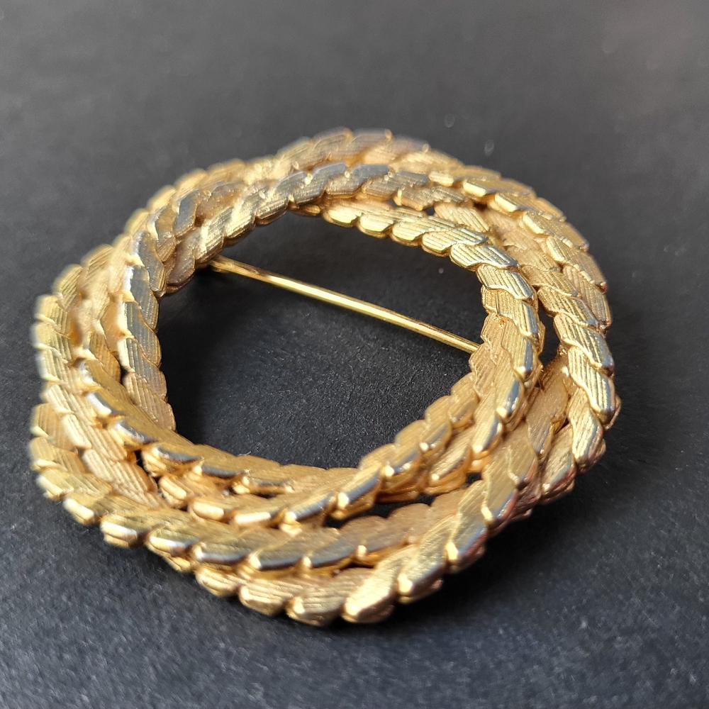 Vintage Napier Gold-Tone Wreath Brooch